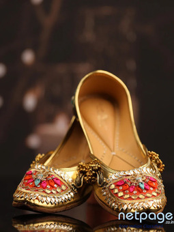 Buy Punjabi Juttis for Women - Shop Now at 5 Elements!